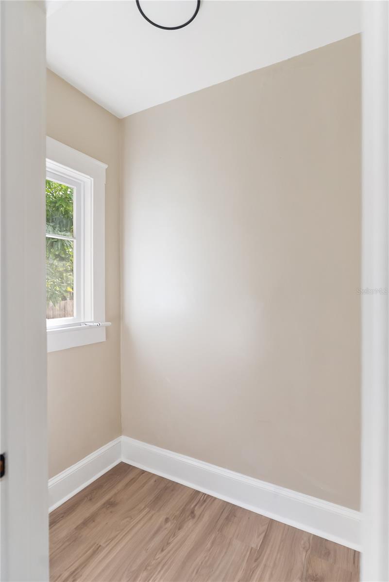 Image 39 of 75 For 1715 6th Avenue W