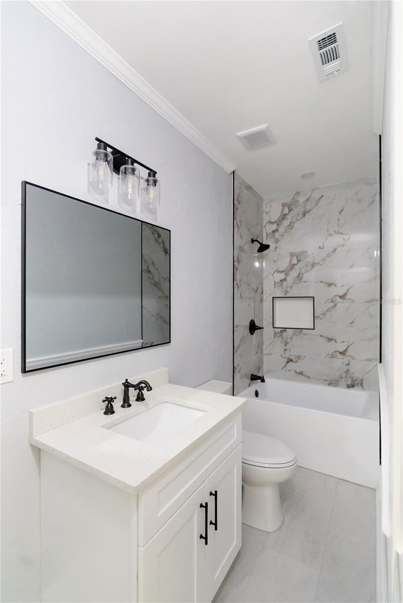 Image 42 of 75 For 1715 6th Avenue W