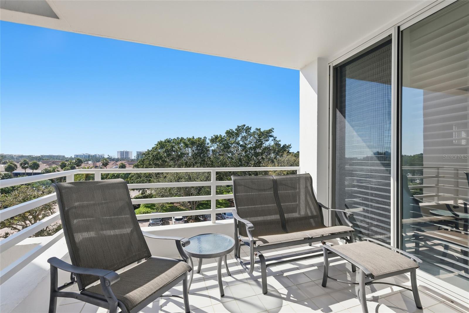 Image 21 of 44 For 2550 Harbourside Drive 333