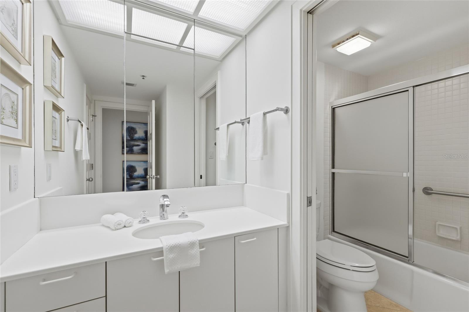 Image 22 of 44 For 2550 Harbourside Drive 333