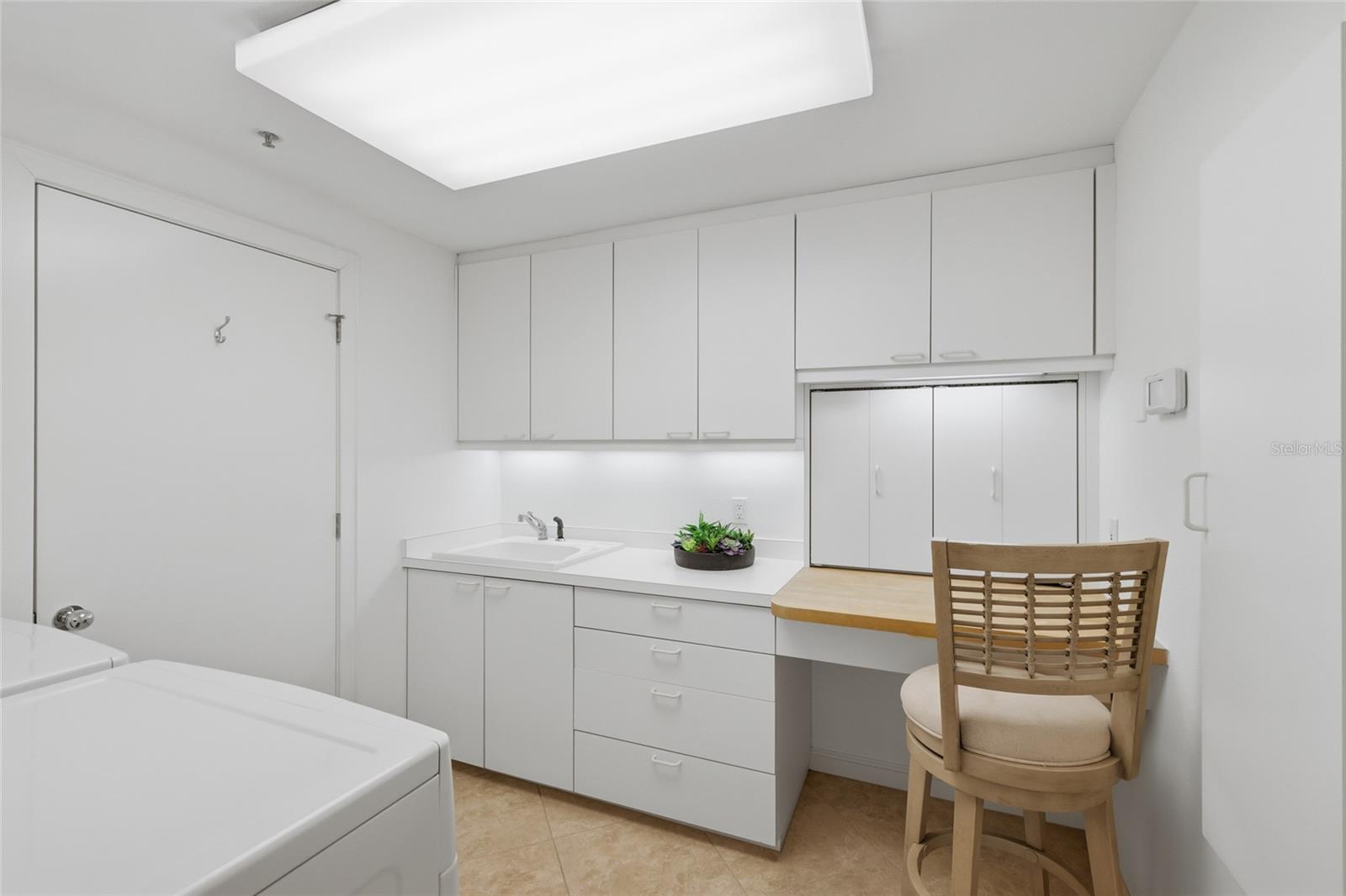 Image 25 of 44 For 2550 Harbourside Drive 333