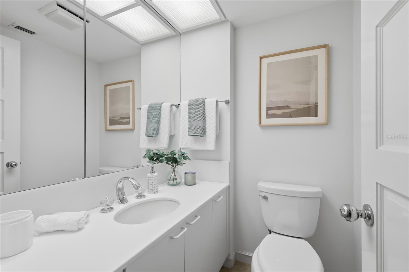 Image 26 of 44 For 2550 Harbourside Drive 333