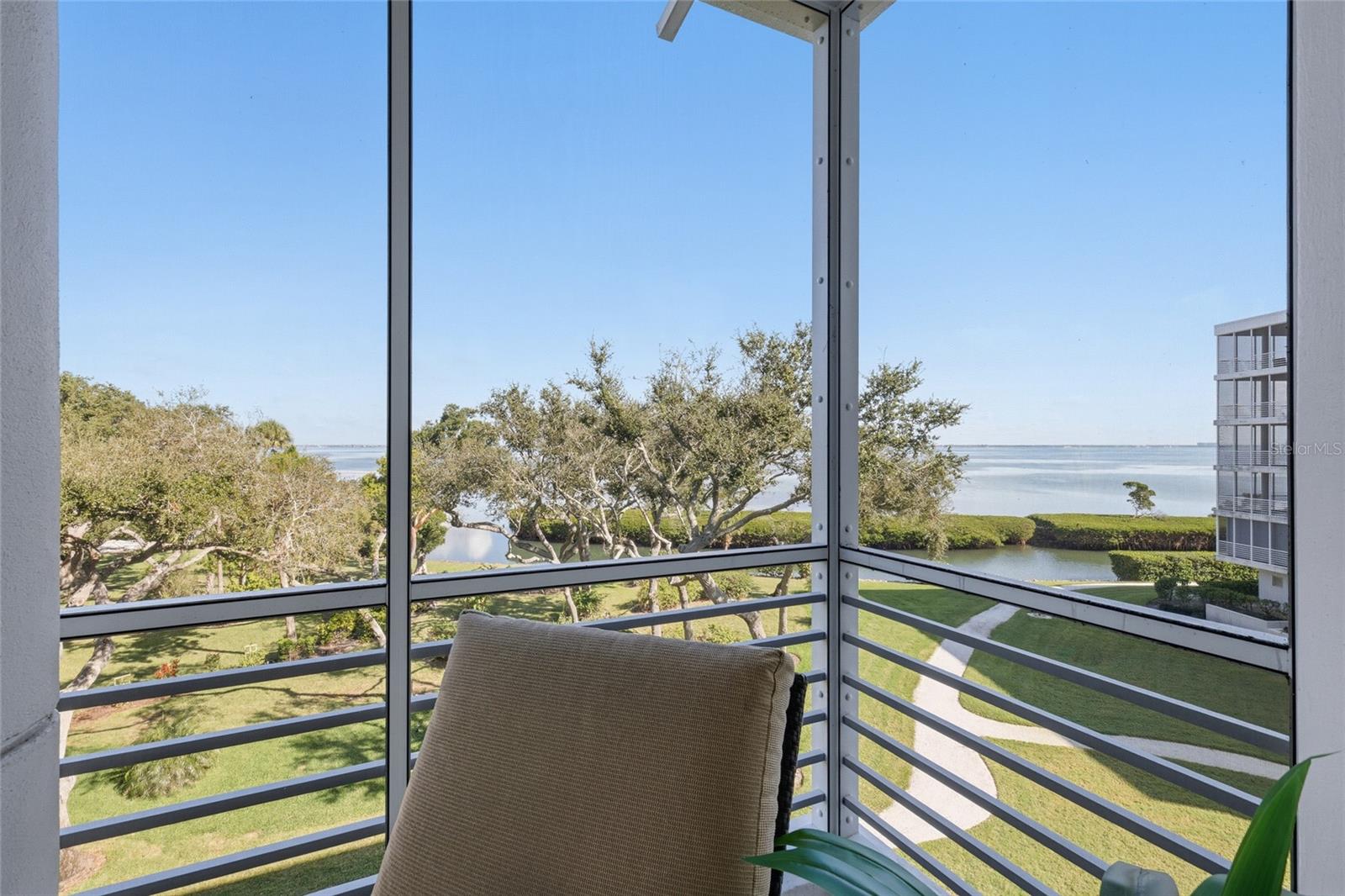 Image 28 of 44 For 2550 Harbourside Drive 333