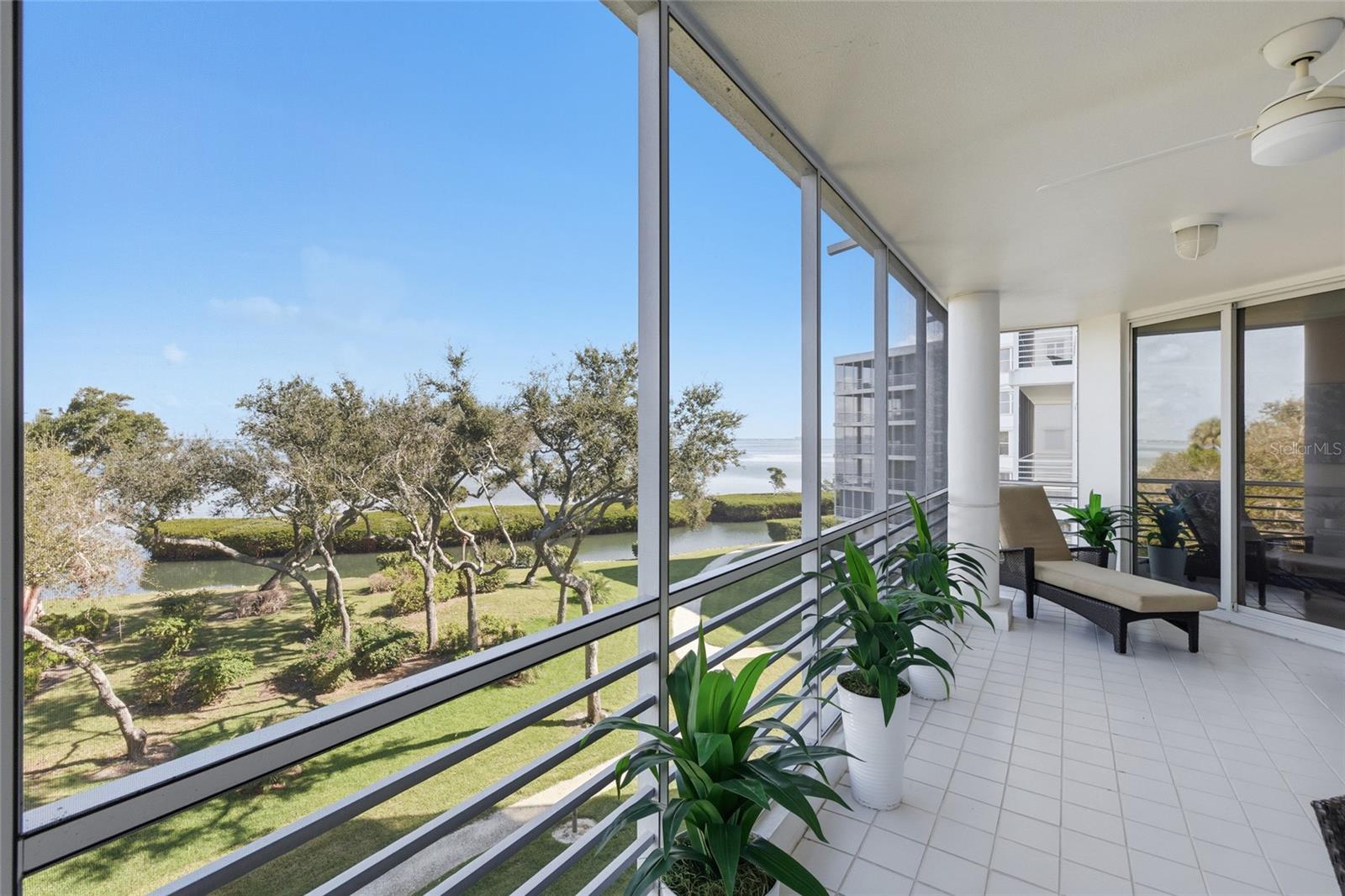 Image 5 of 44 For 2550 Harbourside Drive 333