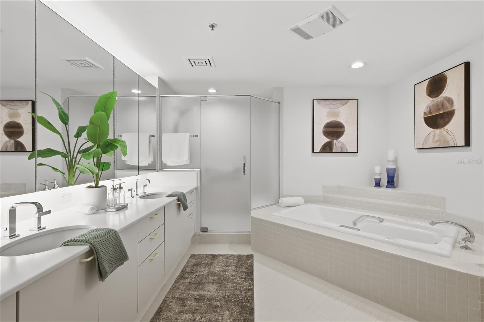 Image 8 of 44 For 2550 Harbourside Drive 333