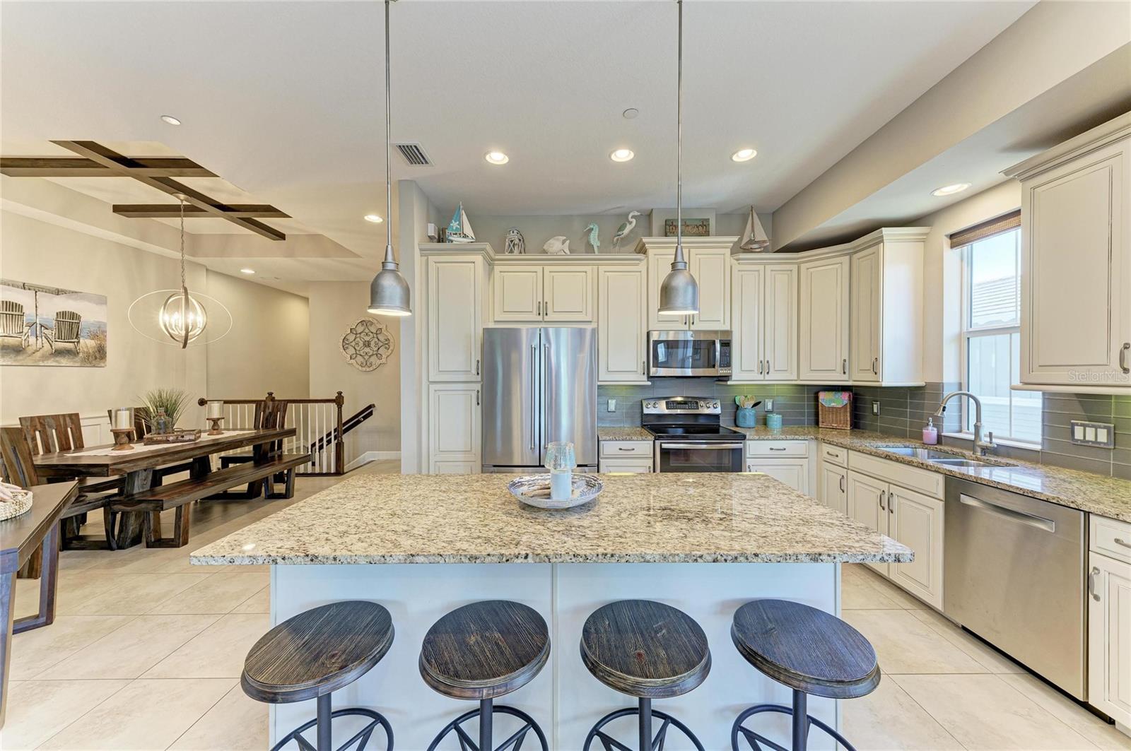 Image 16 of 98 For 339 Sapphire Lake Drive 201