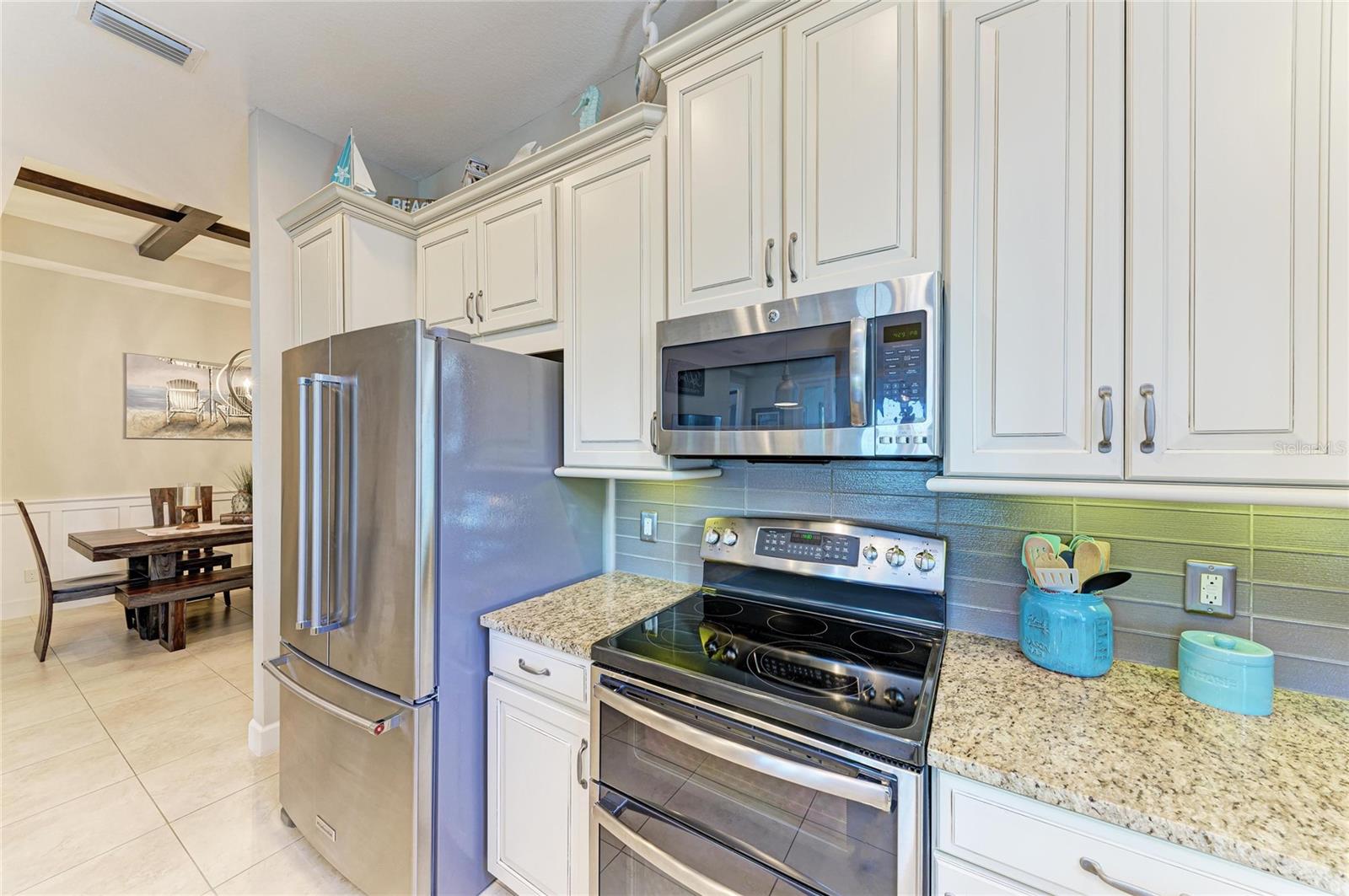 Image 18 of 98 For 339 Sapphire Lake Drive 201