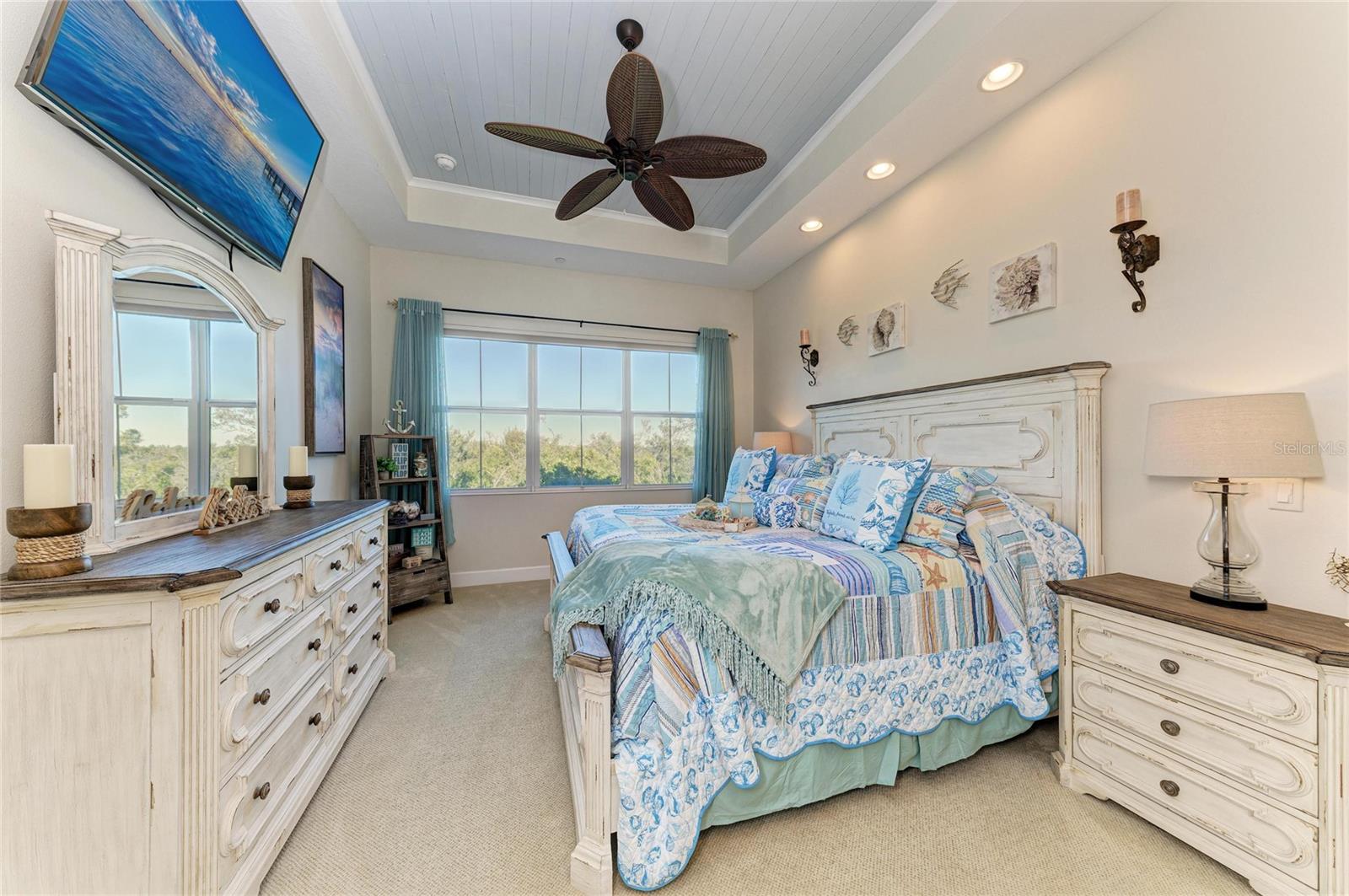 Image 25 of 98 For 339 Sapphire Lake Drive 201