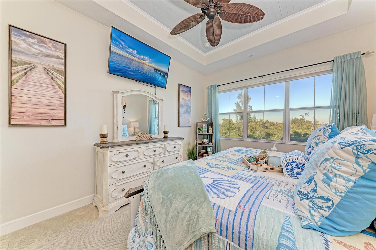 Image 26 of 98 For 339 Sapphire Lake Drive 201