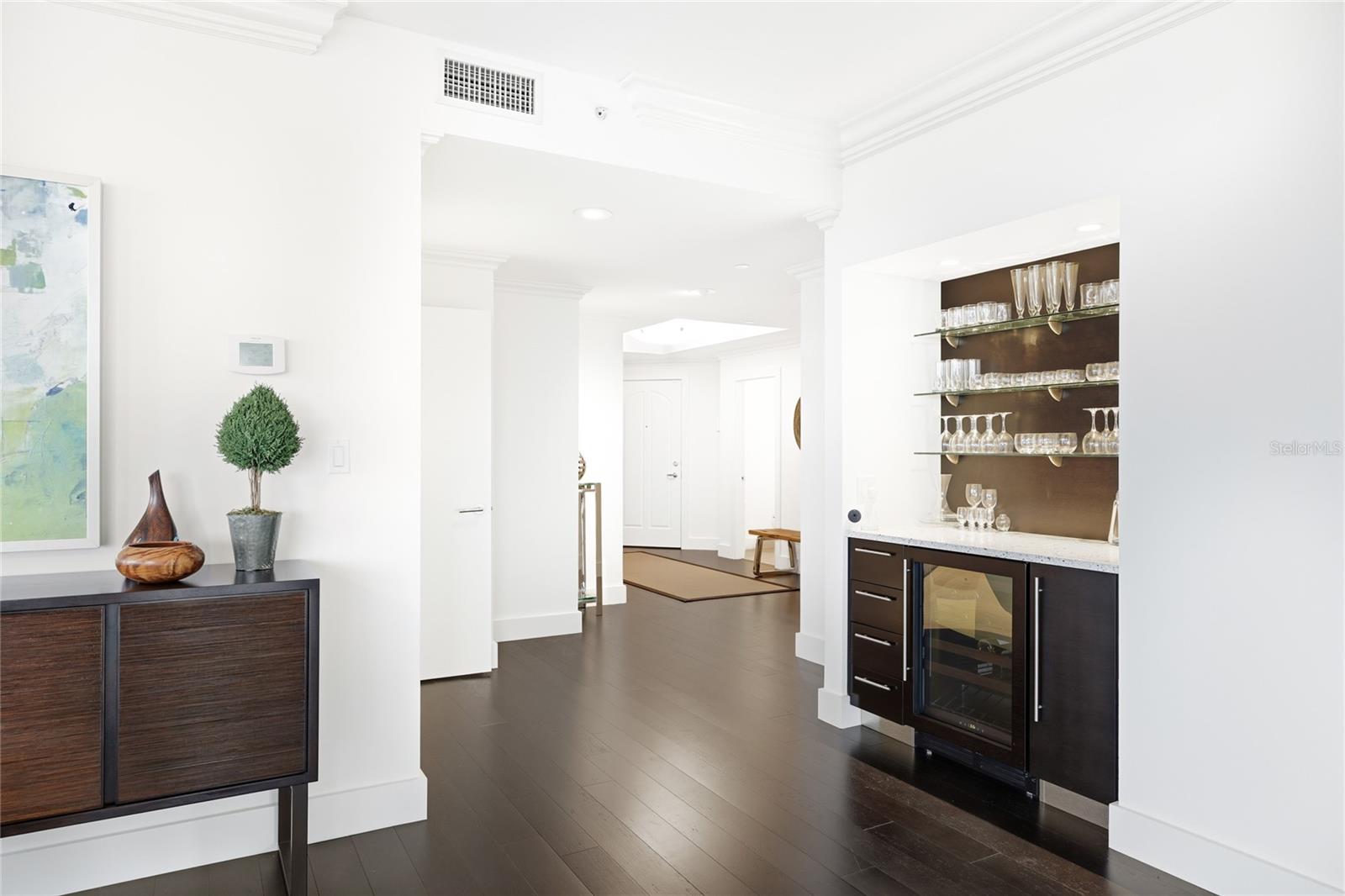 Image 11 of 58 For 455 Longboat Club Road 408