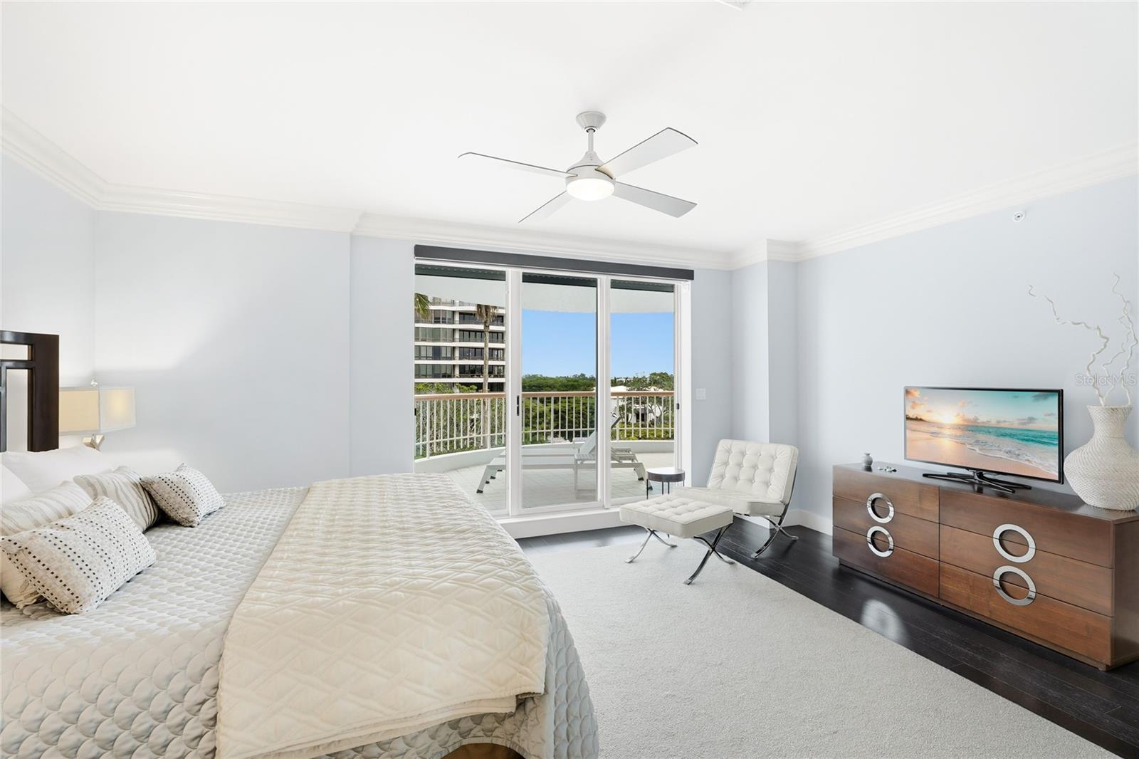 Image 13 of 58 For 455 Longboat Club Road 408