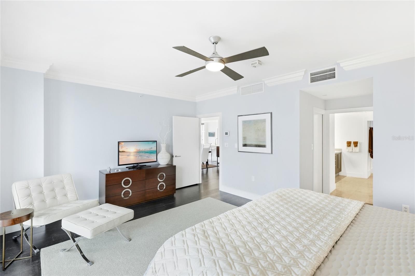 Image 14 of 58 For 455 Longboat Club Road 408