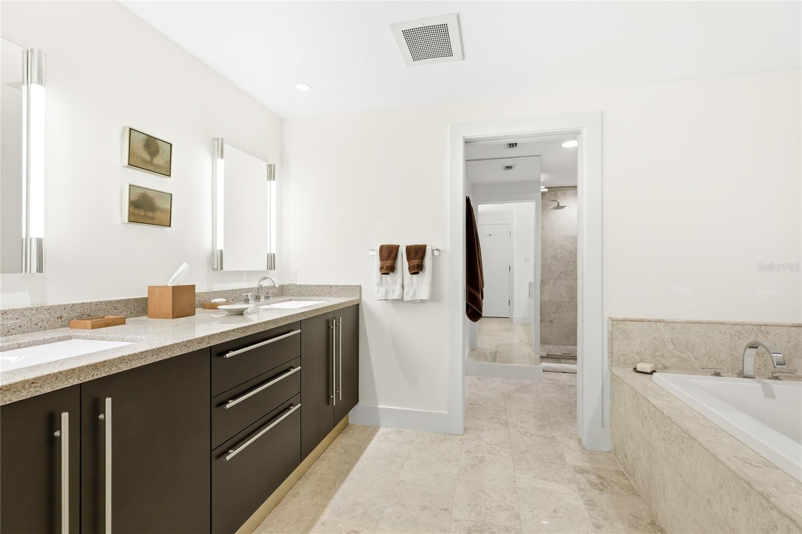 Image 15 of 58 For 455 Longboat Club Road 408