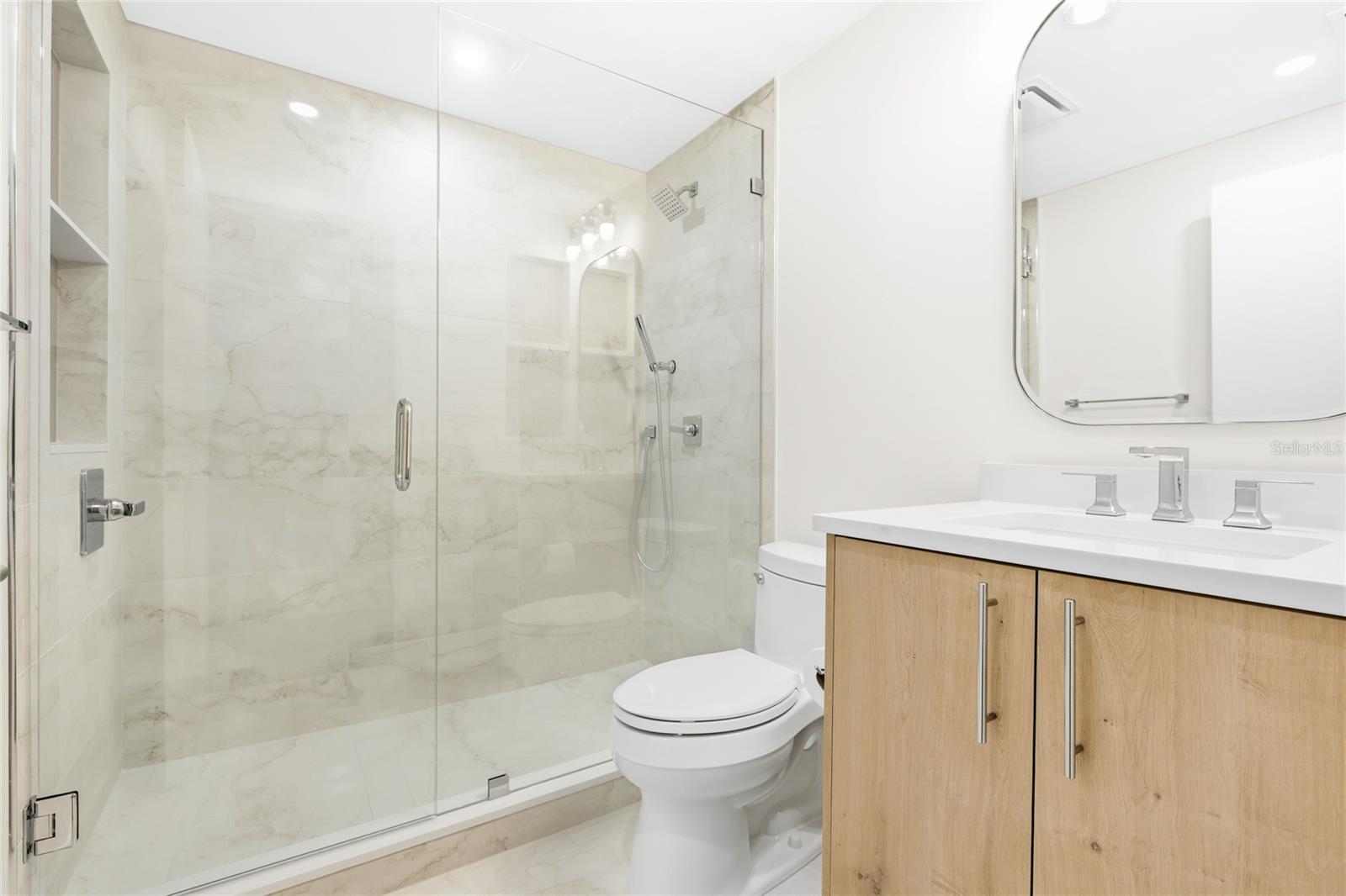 Image 21 of 58 For 455 Longboat Club Road 408