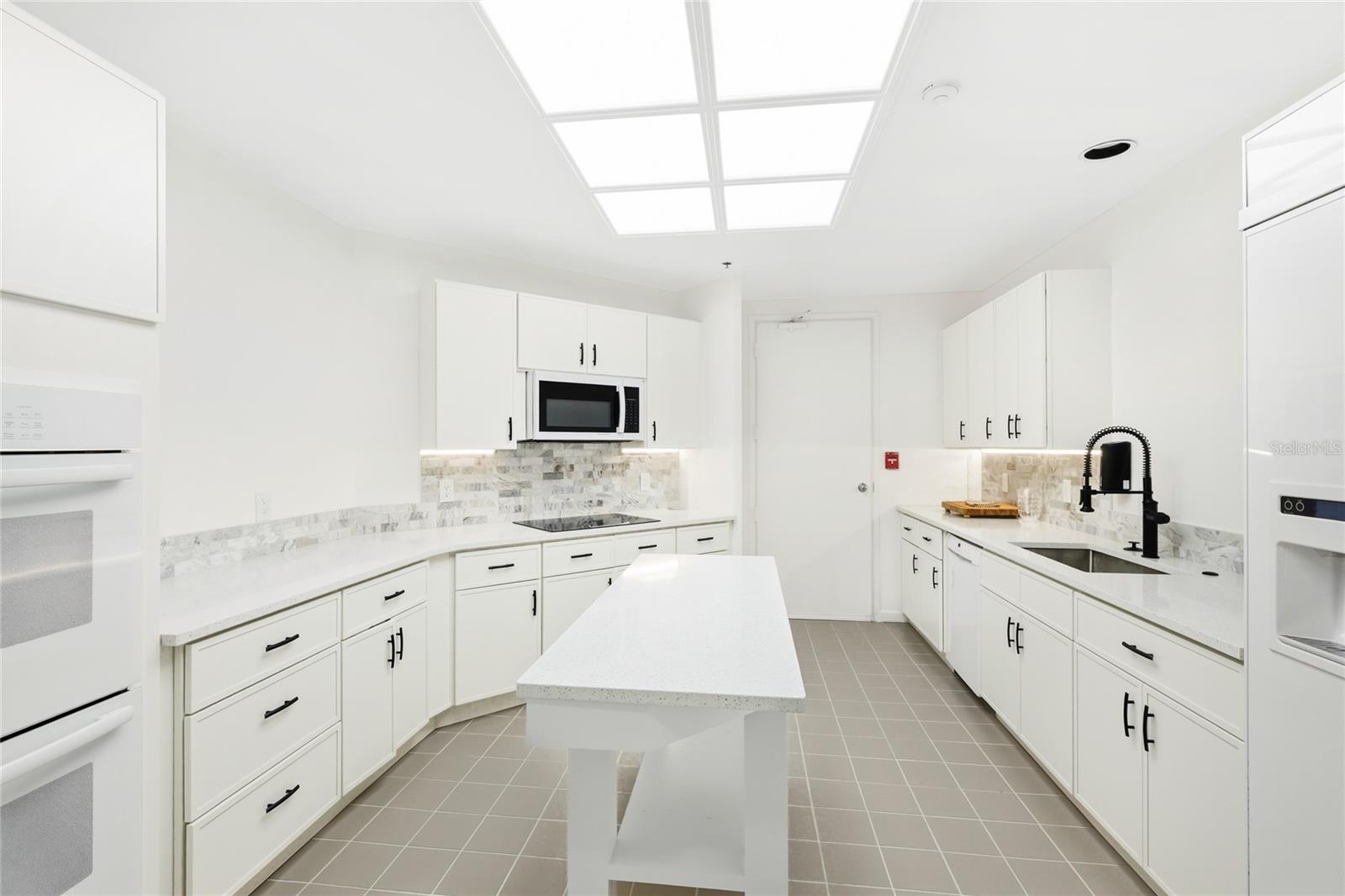 Image 50 of 58 For 455 Longboat Club Road 408