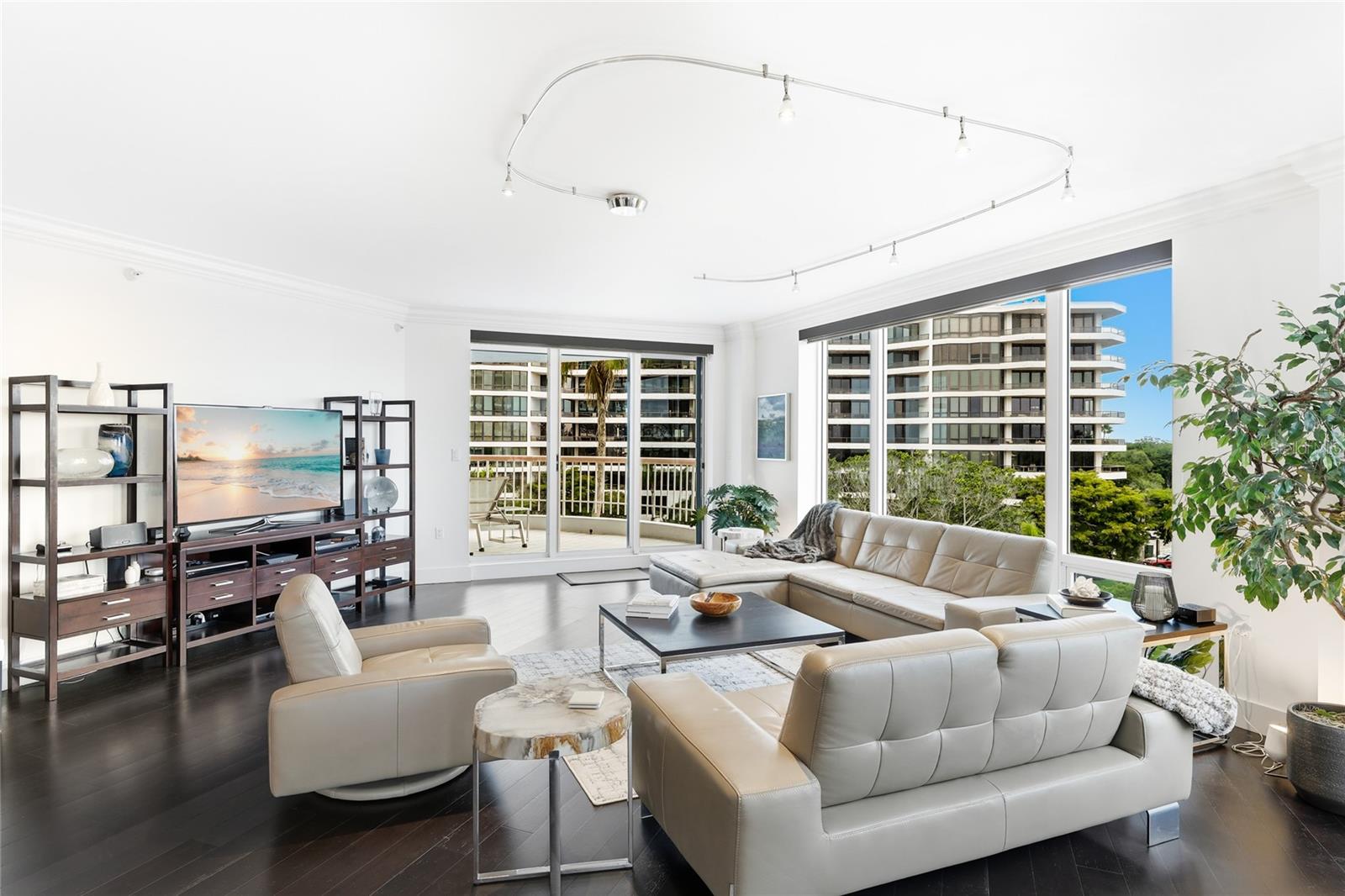 Image 9 of 58 For 455 Longboat Club Road 408