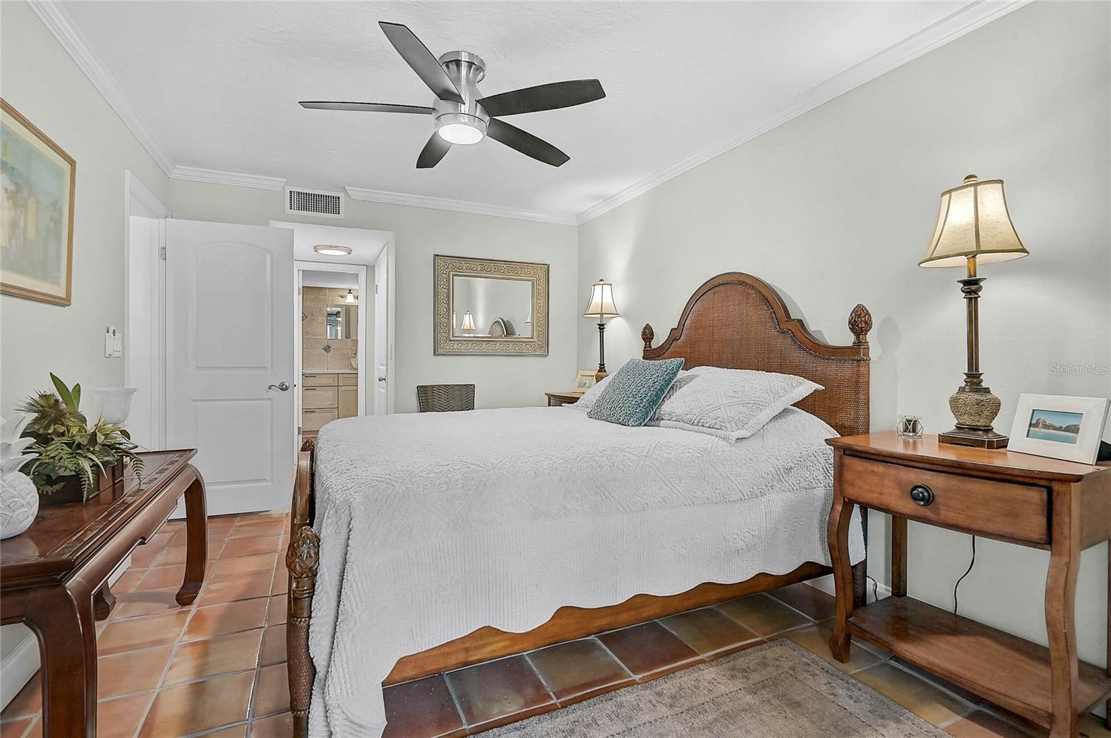 Image 15 of 41 For 8750 Midnight Pass Road 102