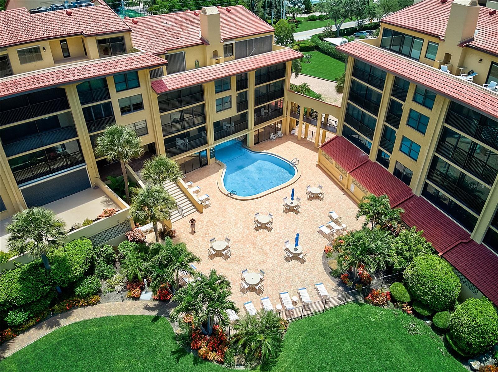 Image 28 of 41 For 8750 Midnight Pass Road 102