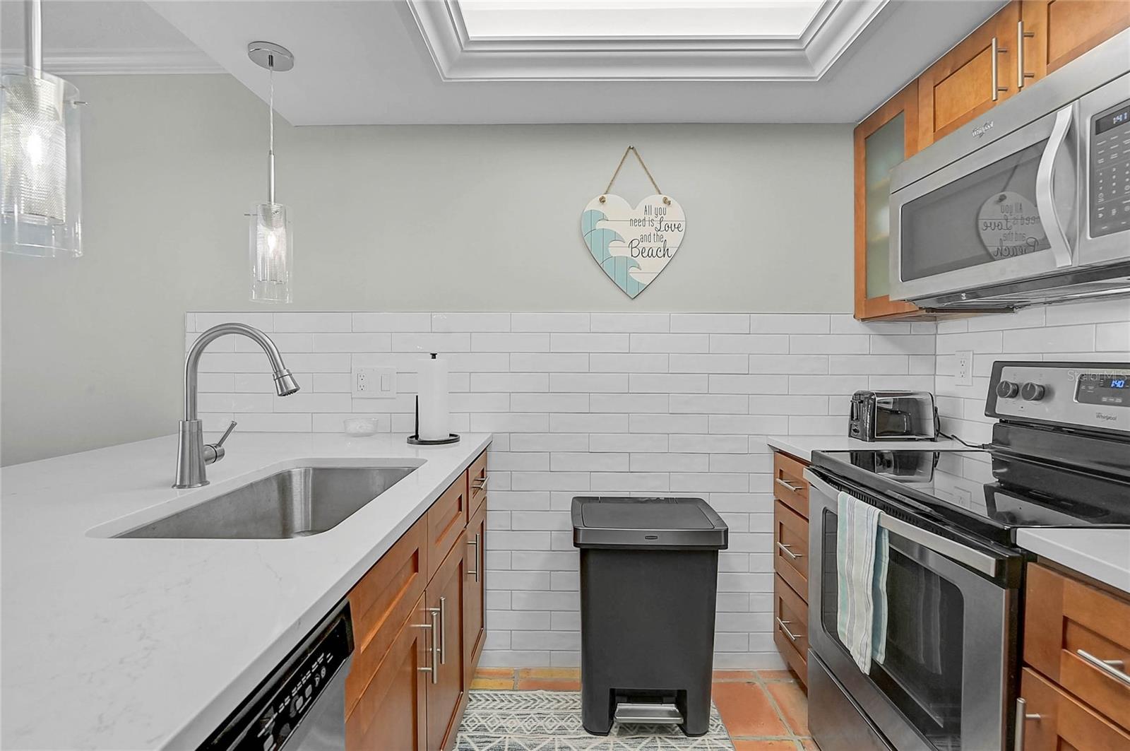 Image 7 of 41 For 8750 Midnight Pass Road 102