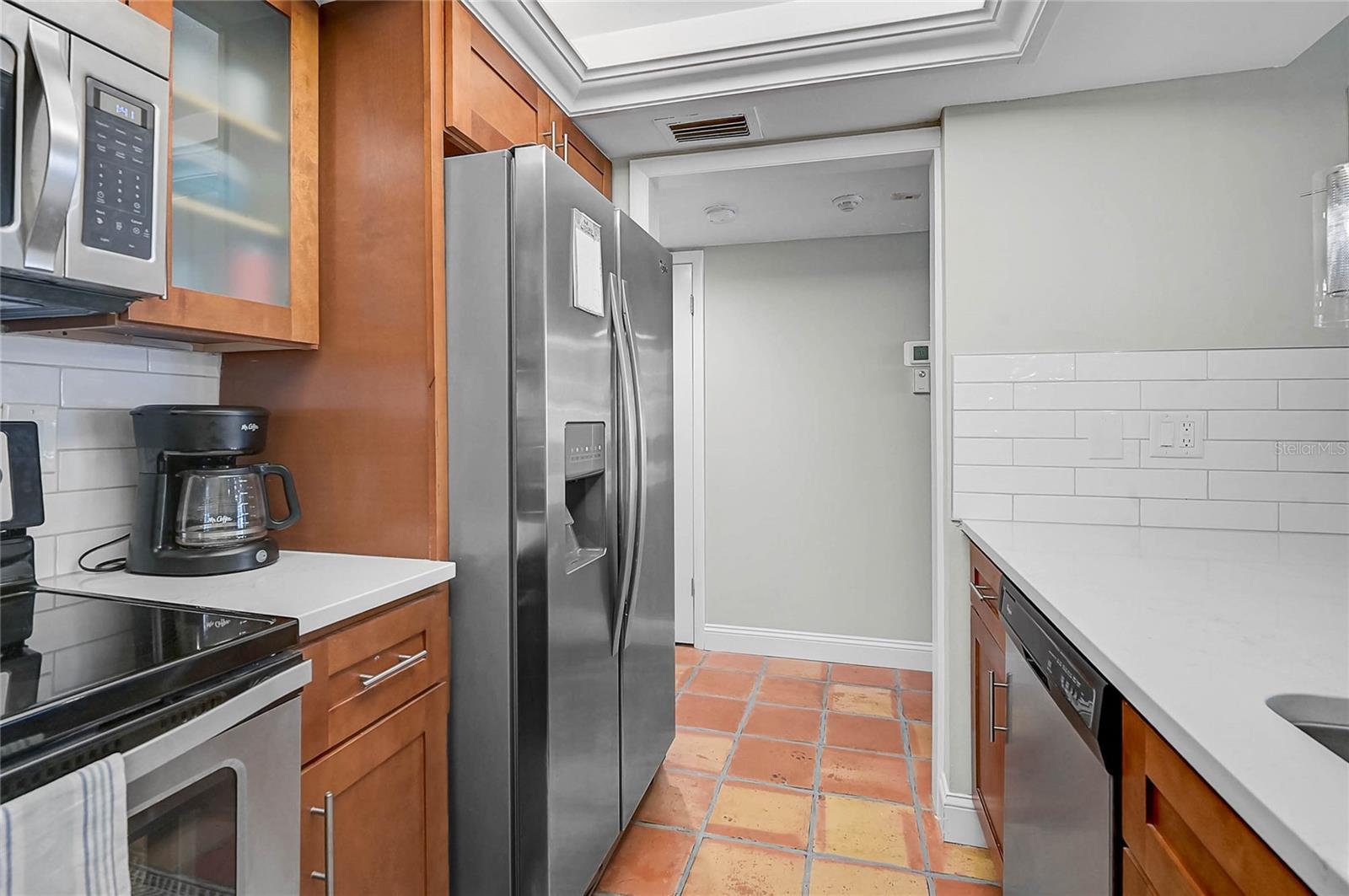 Image 8 of 41 For 8750 Midnight Pass Road 102