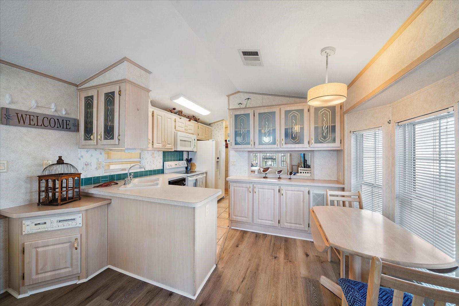 Image 10 of 27 For 14 Basin Street