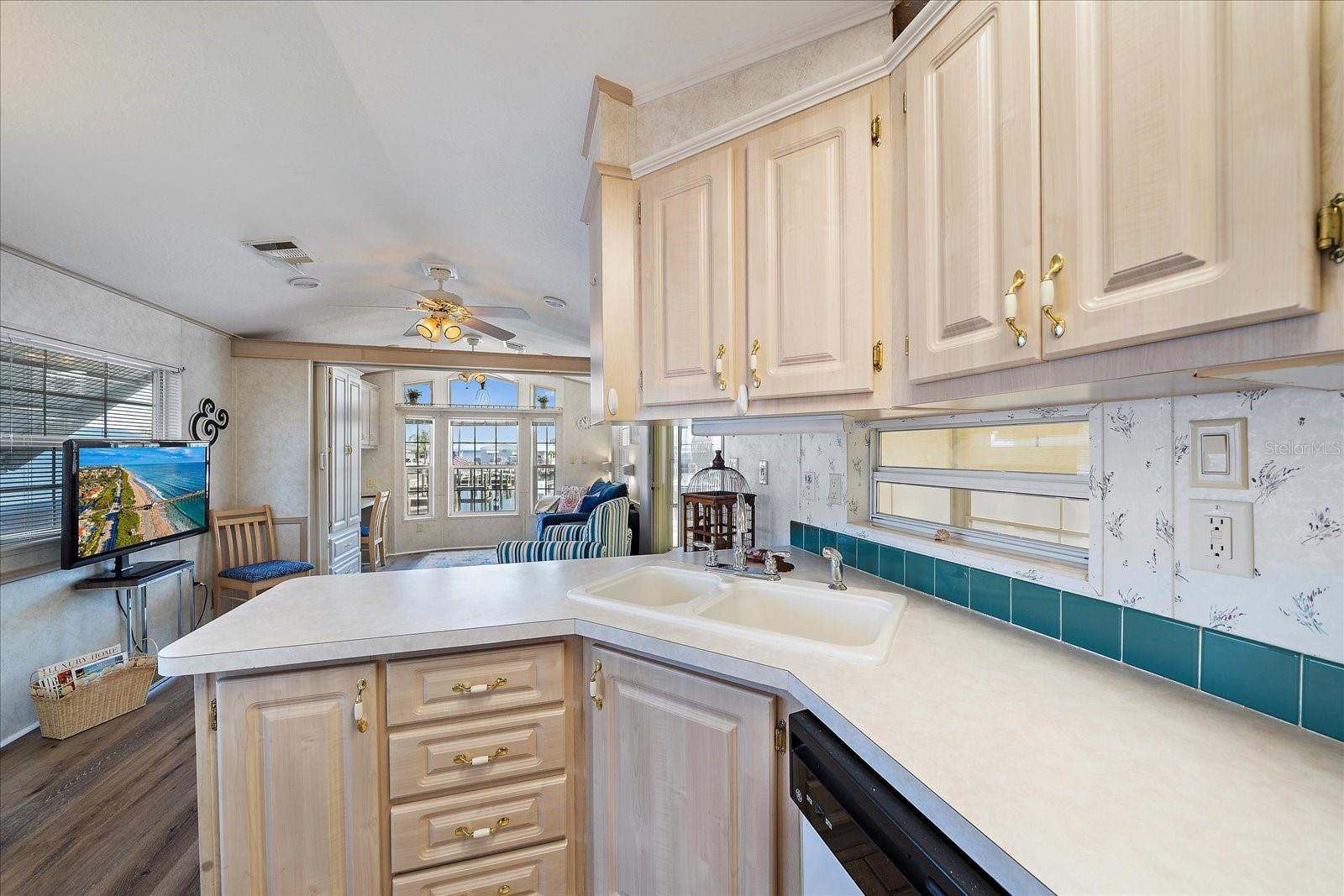 Image 14 of 27 For 14 Basin Street