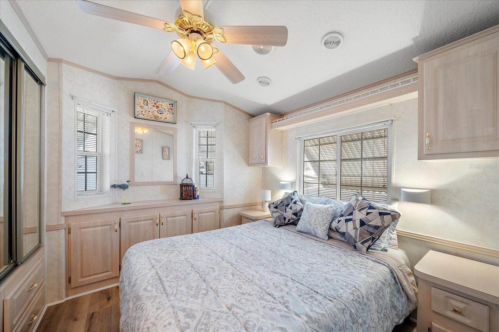 Image 17 of 27 For 14 Basin Street