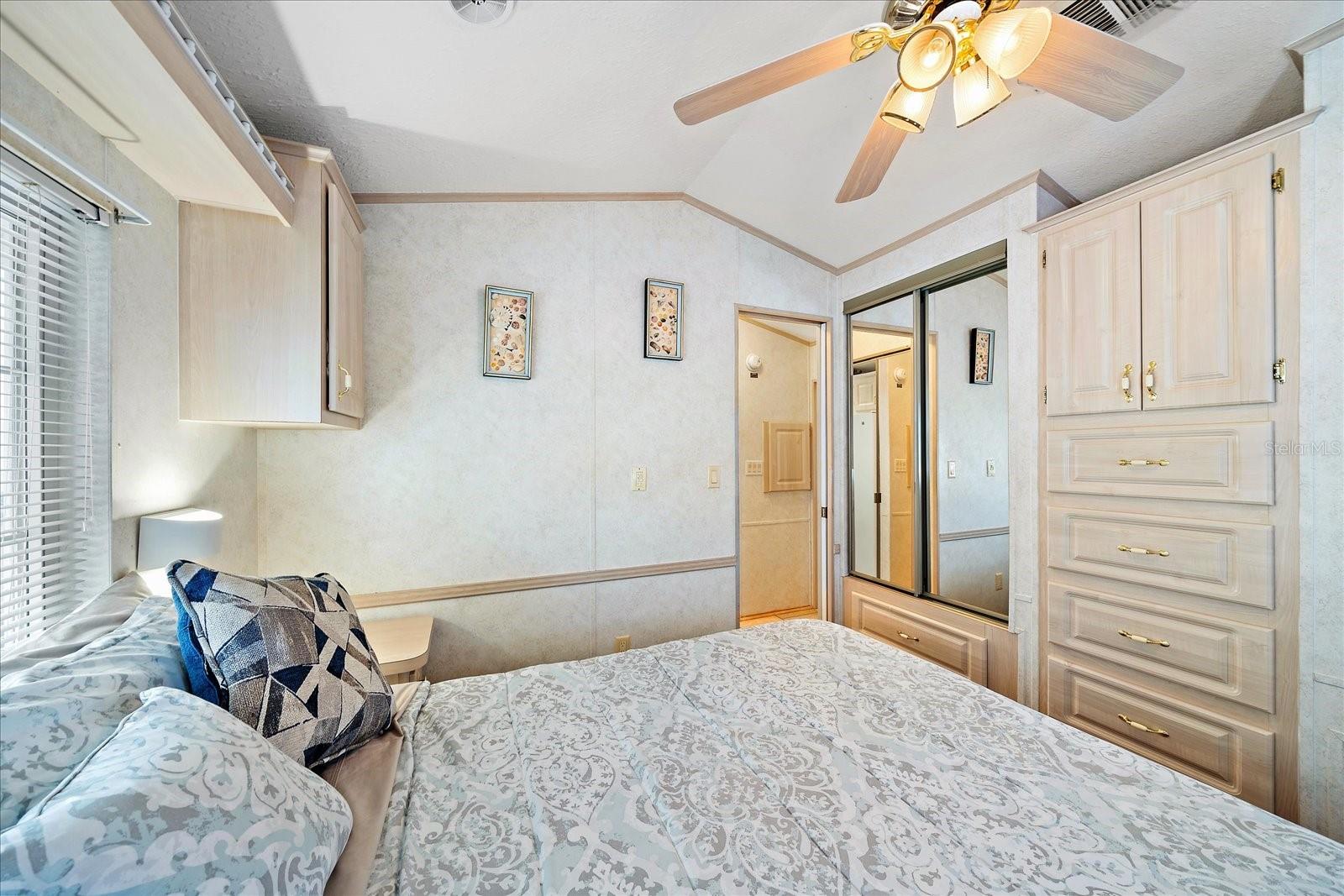 Image 19 of 27 For 14 Basin Street