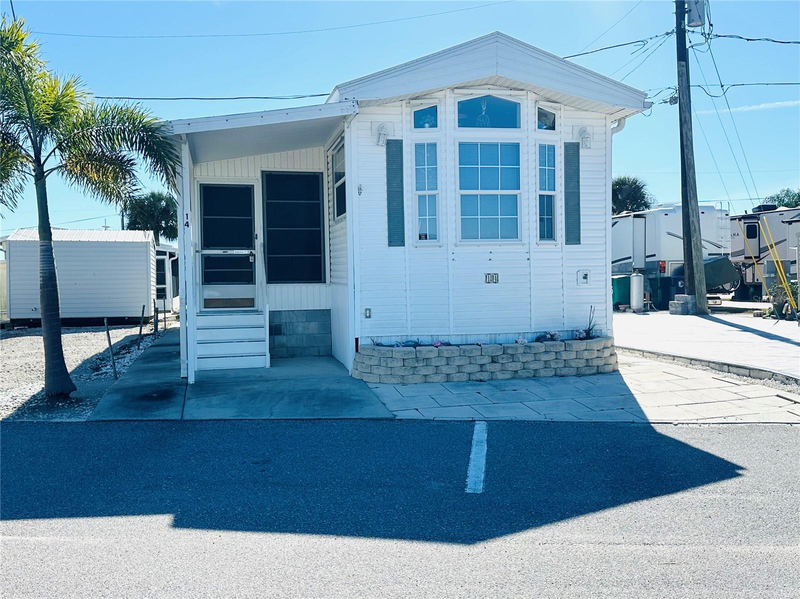 Image 4 of 27 For 14 Basin Street