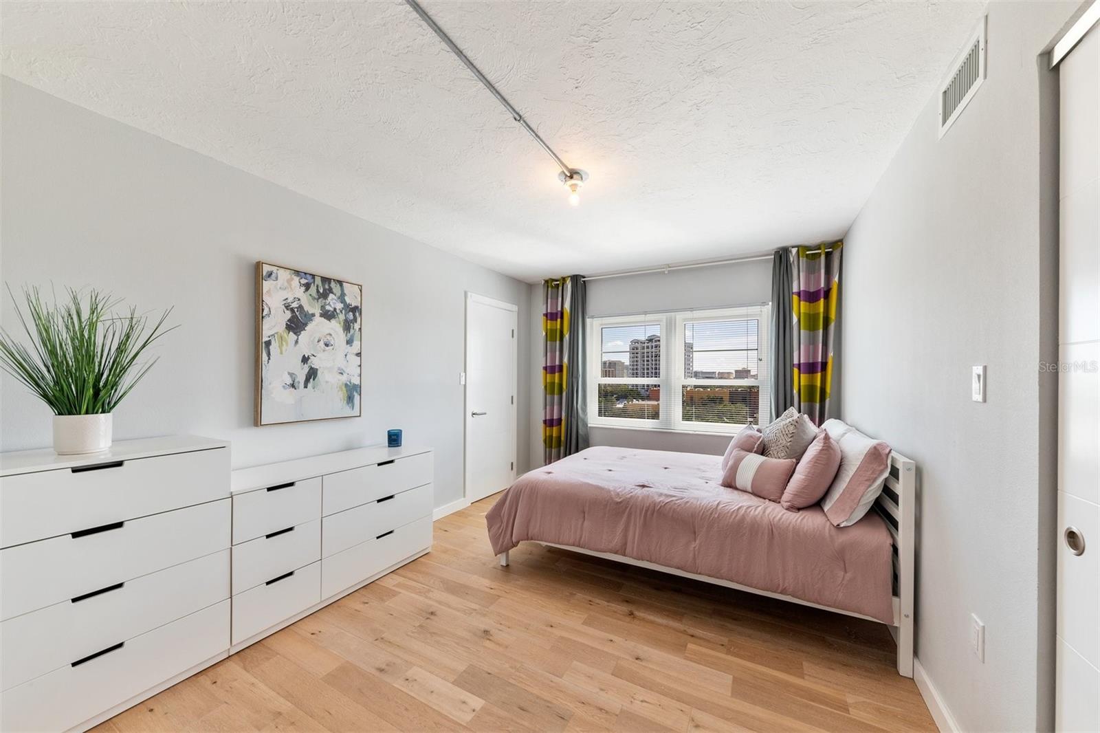 Image 22 of 37 For 555 Gulfstream Avenue 804