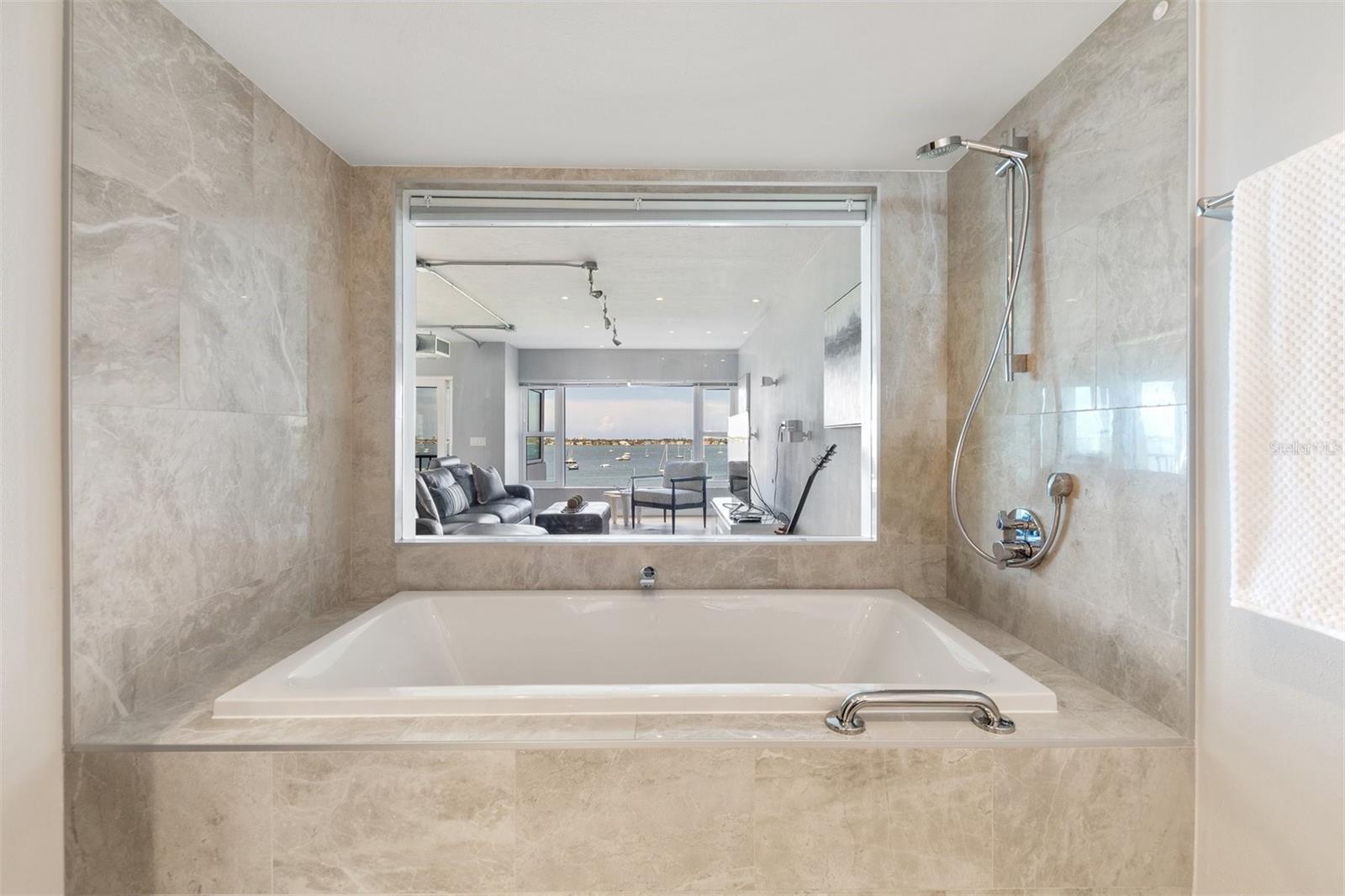 Image 24 of 37 For 555 Gulfstream Avenue 804