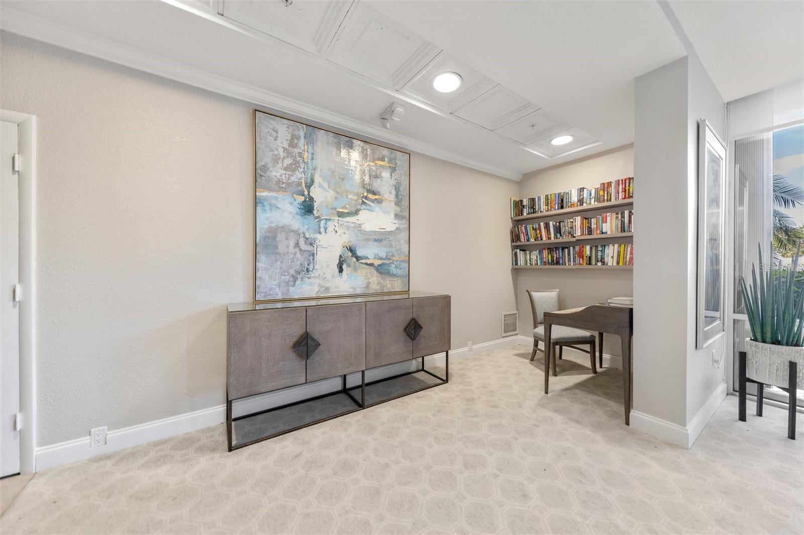 Image 28 of 37 For 555 Gulfstream Avenue 804