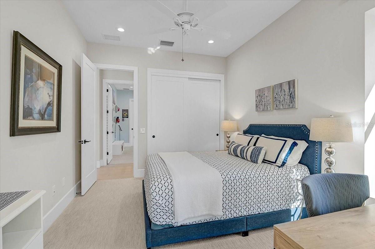 Image 24 of 53 For 960 Highland Circle