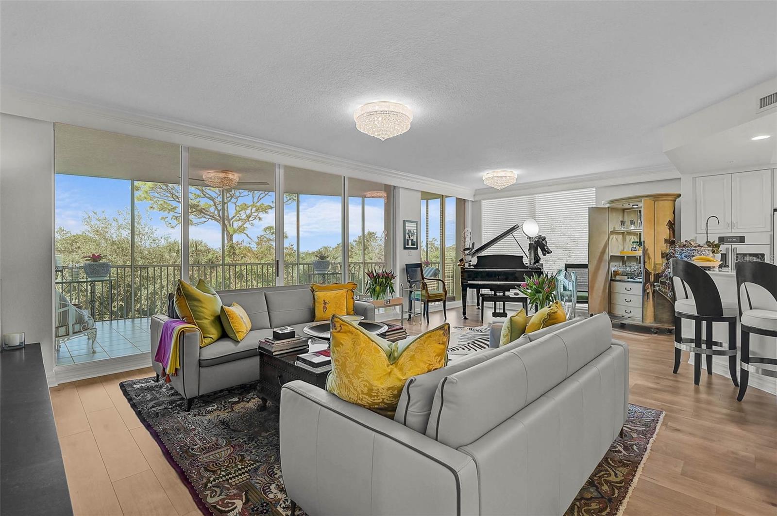 Image 10 of 62 For 385 N Point Road 304