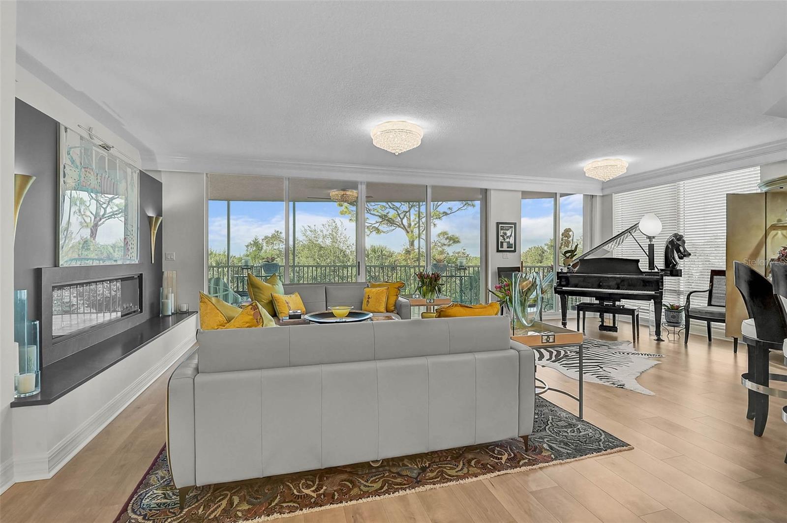 Image 11 of 62 For 385 N Point Road 304