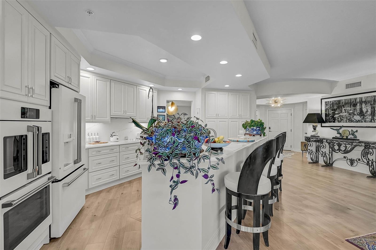 Image 16 of 62 For 385 N Point Road 304