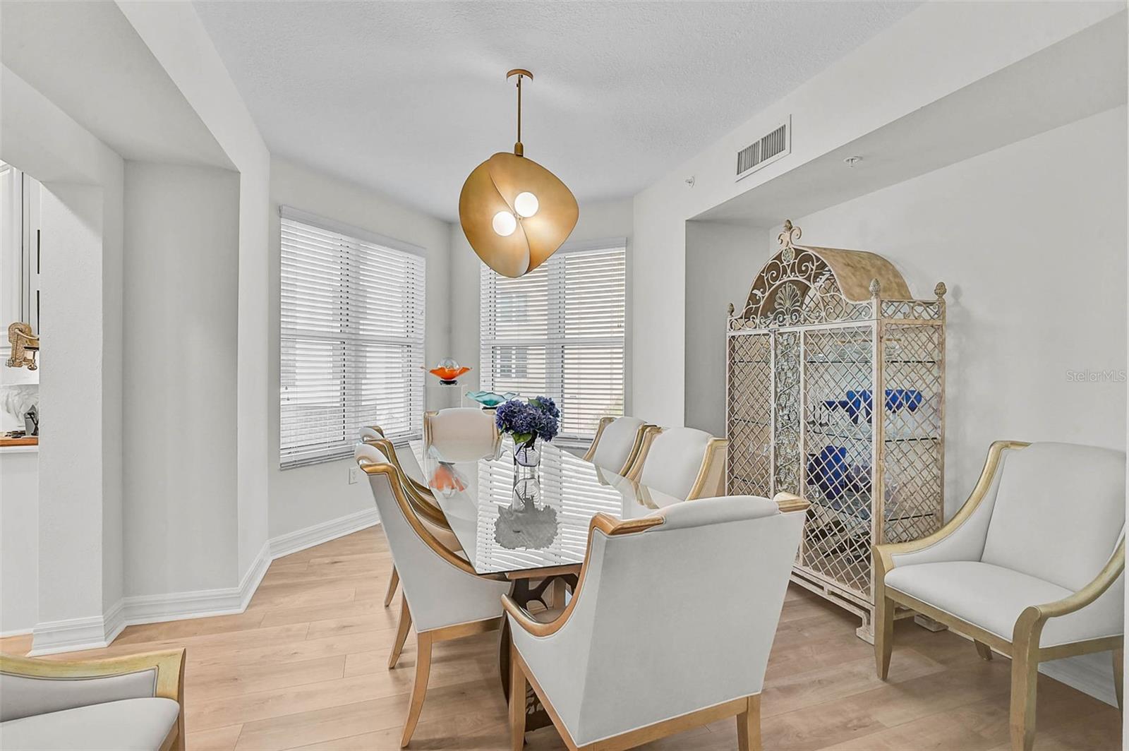 Image 19 of 62 For 385 N Point Road 304