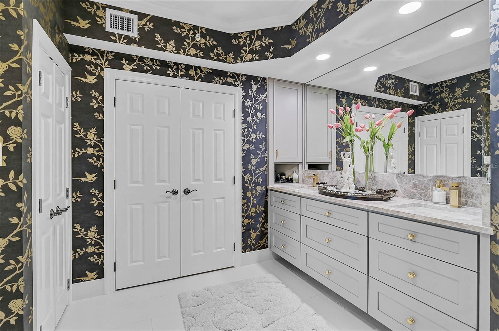 Image 25 of 62 For 385 N Point Road 304