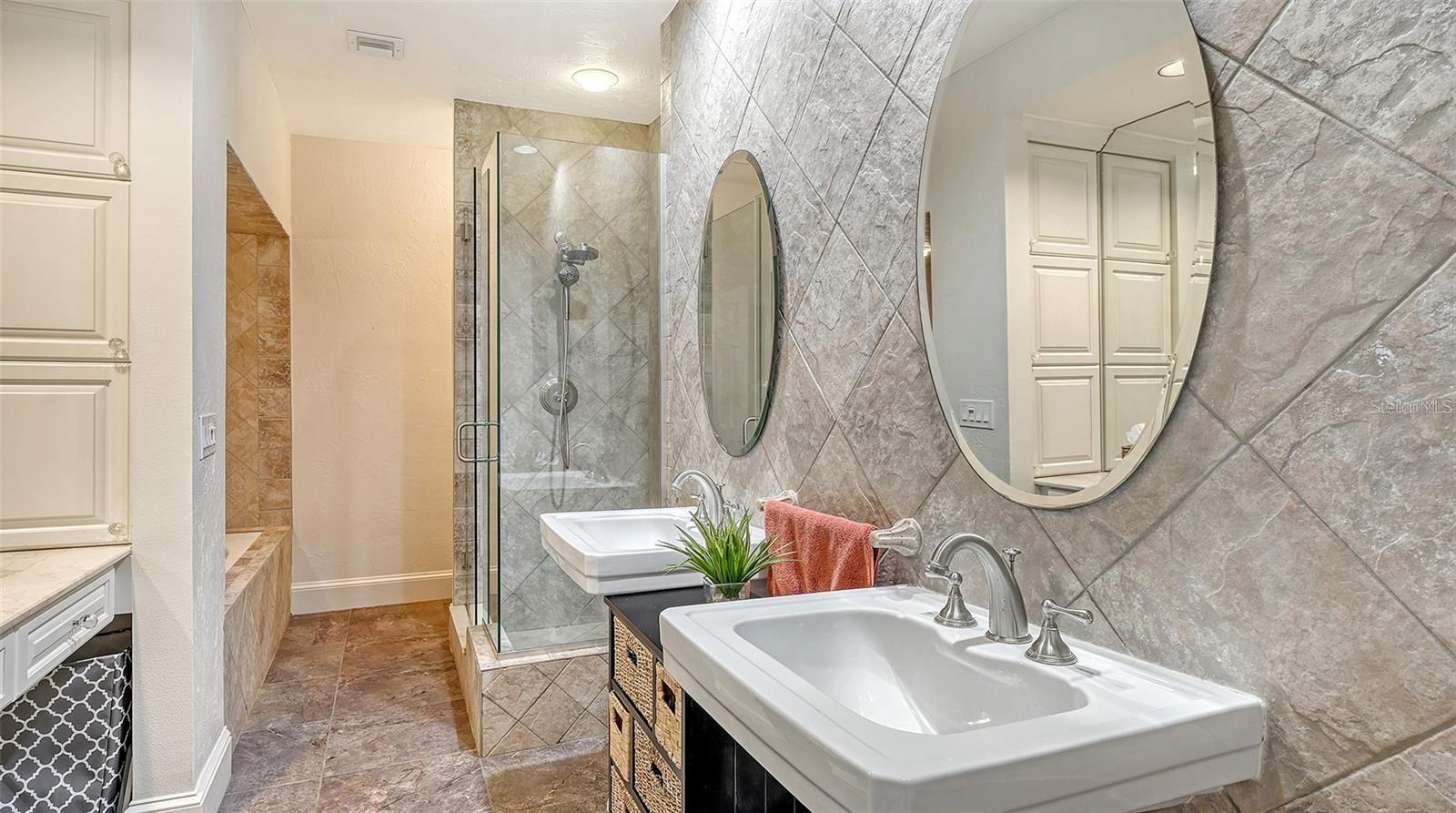 Image 28 of 69 For 33 Bishops Court Road 118