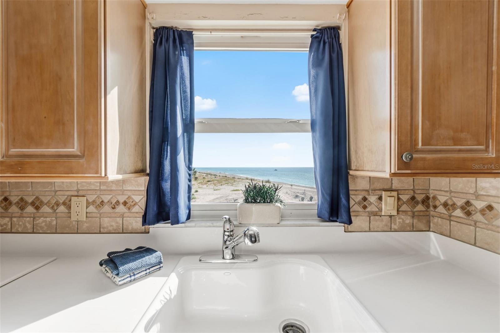 Image 15 of 35 For 1255 Tarpon Center Drive 315