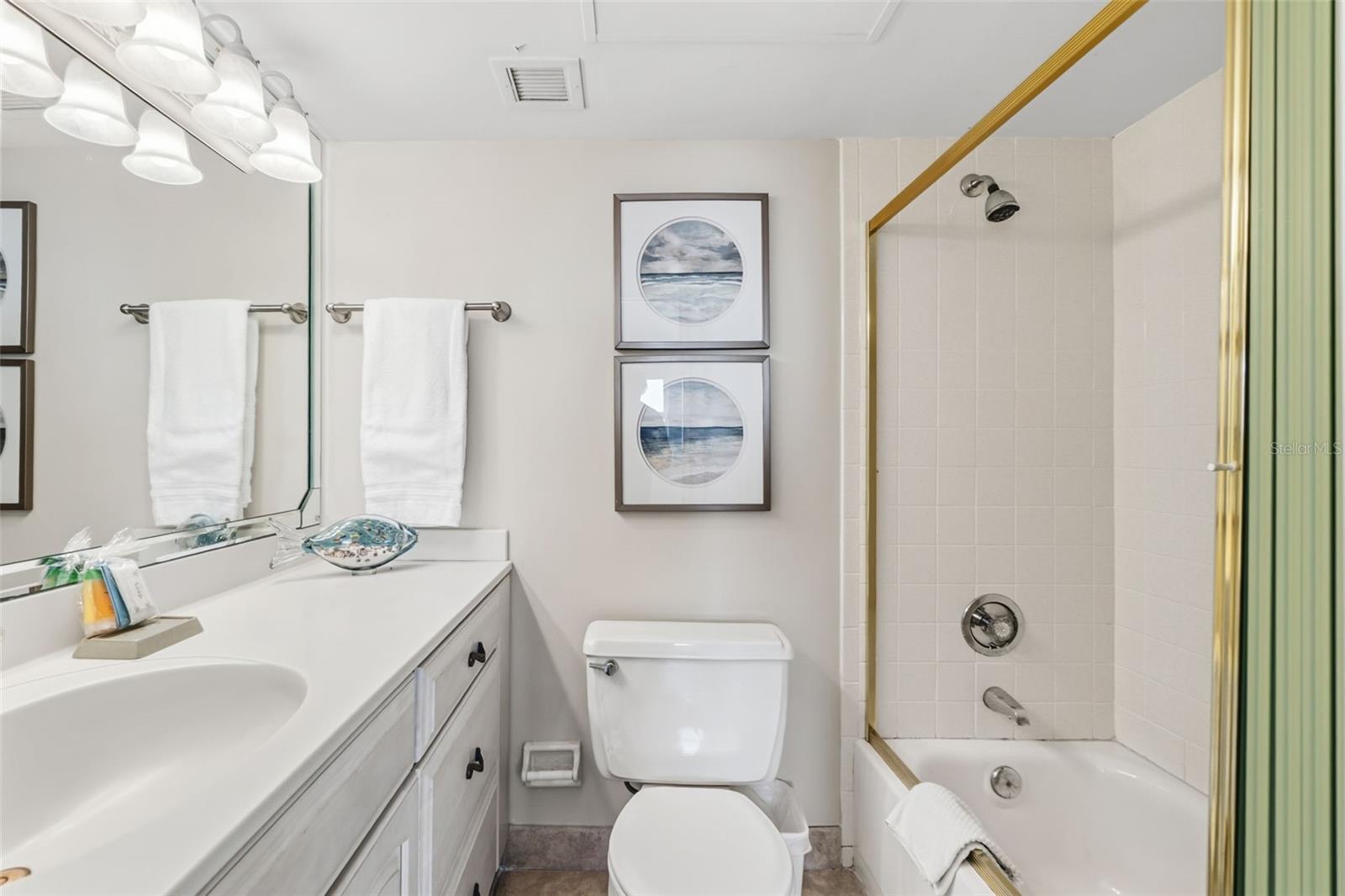 Image 25 of 35 For 1255 Tarpon Center Drive 315