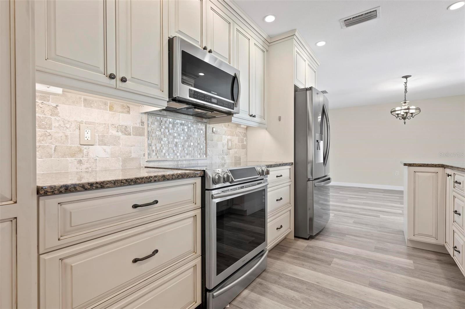 Image 20 of 48 For 6902 8th Avenue W