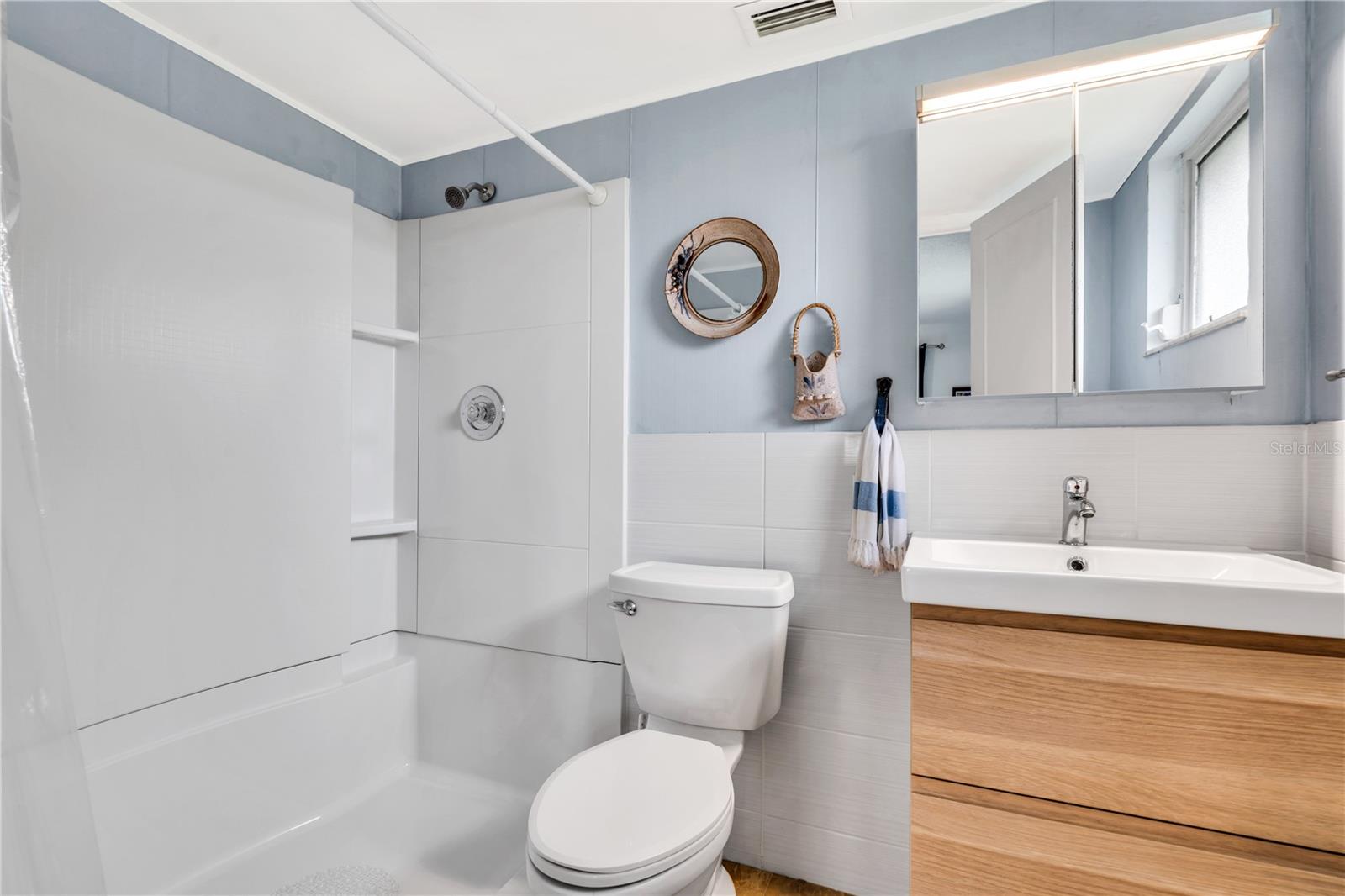 Image 25 of 41 For 3866 Catalina Drive