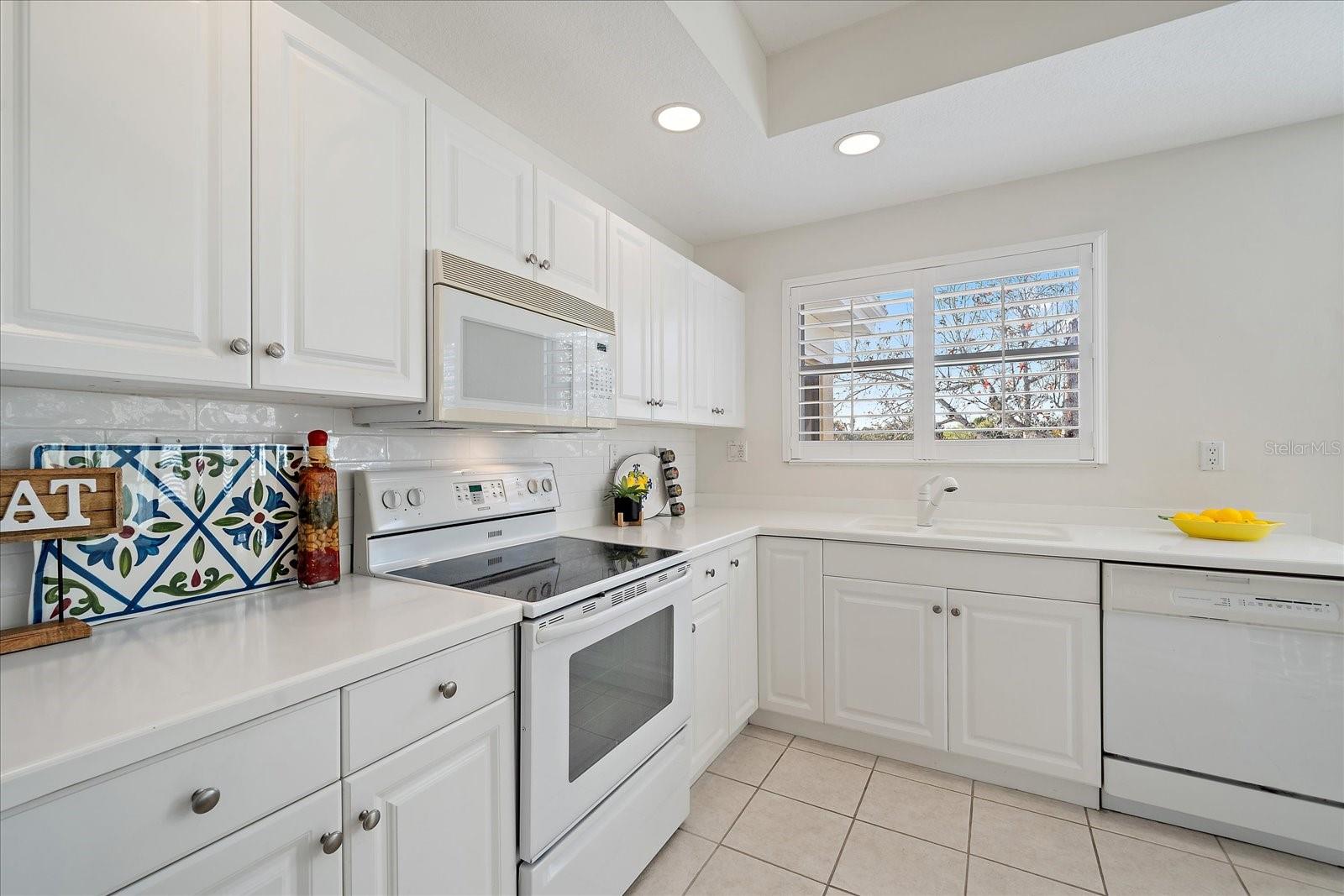 Image 10 of 50 For 6318 Grand Oak Circle 204