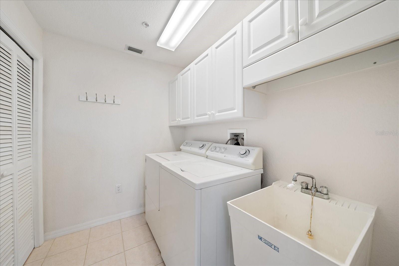 Image 27 of 50 For 6318 Grand Oak Circle 204