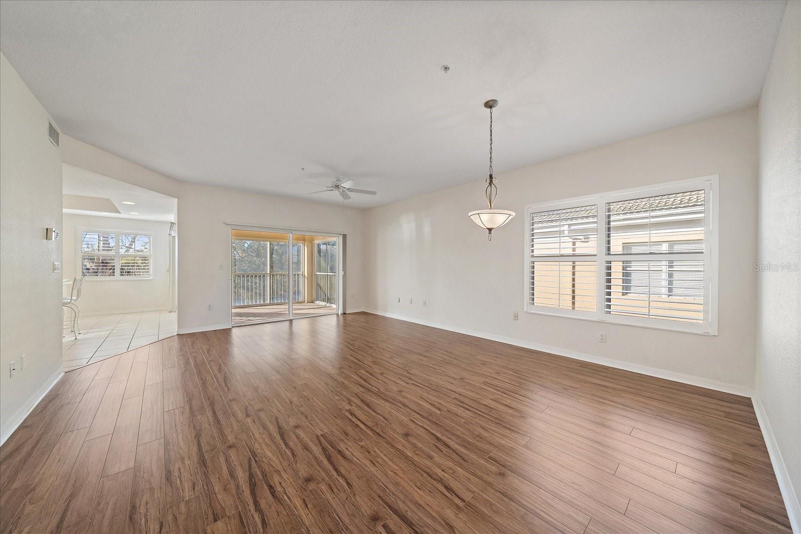 Image 4 of 50 For 6318 Grand Oak Circle 204