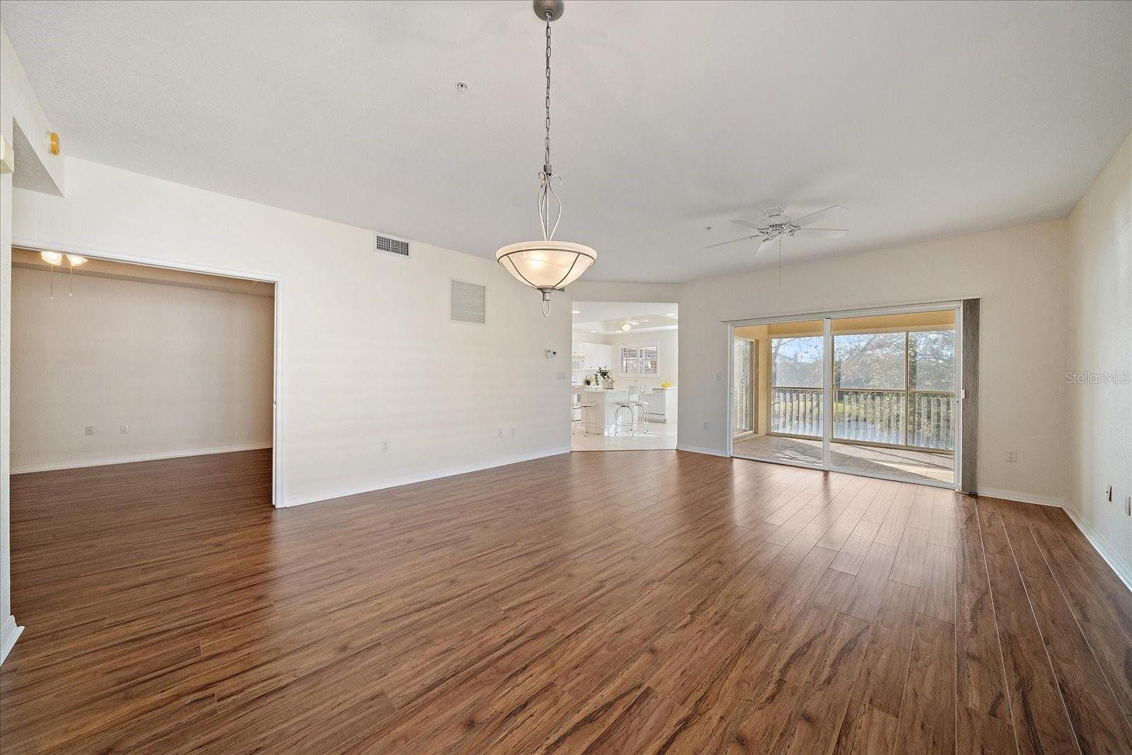 Image 5 of 50 For 6318 Grand Oak Circle 204