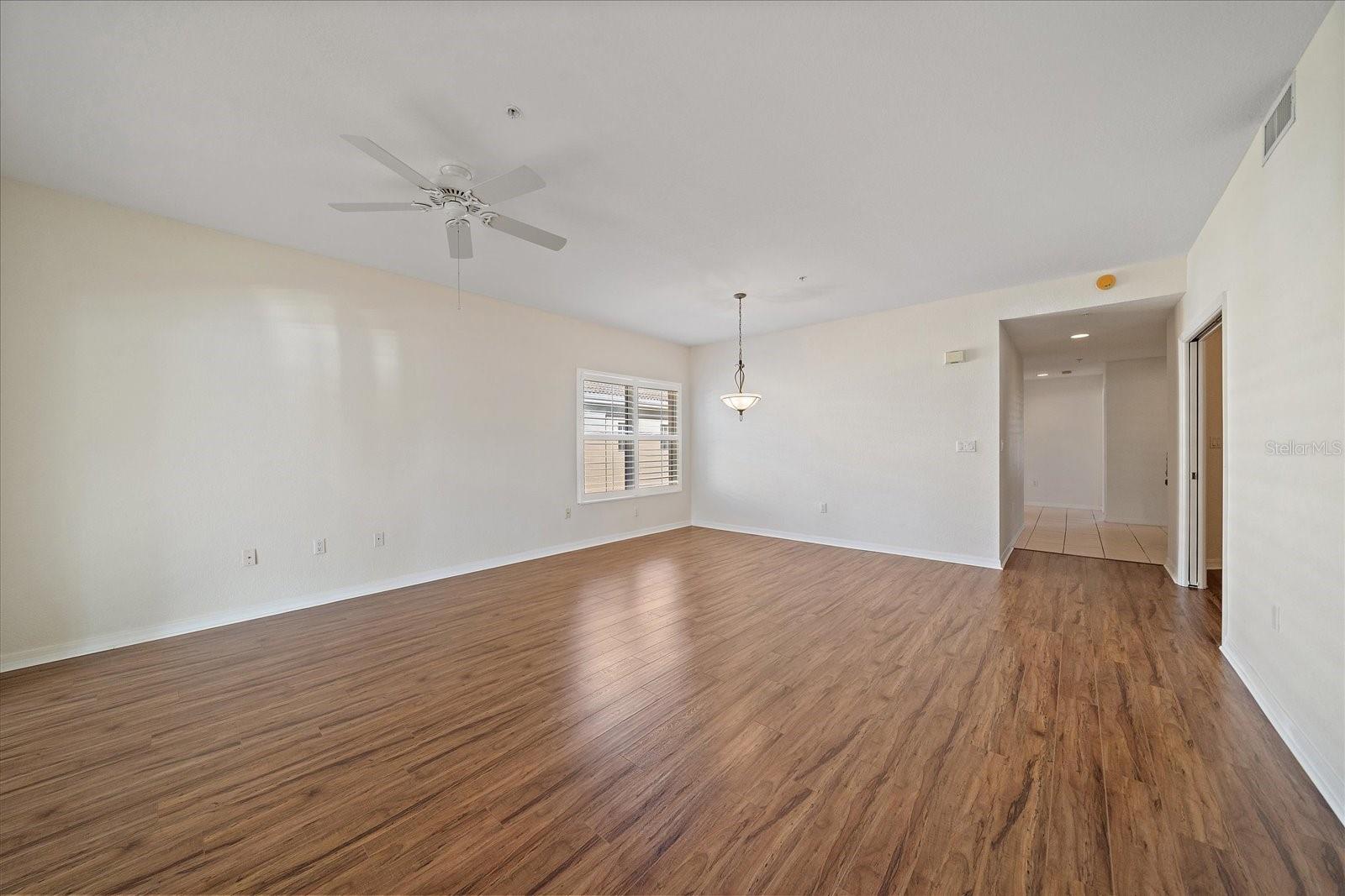 Image 6 of 50 For 6318 Grand Oak Circle 204