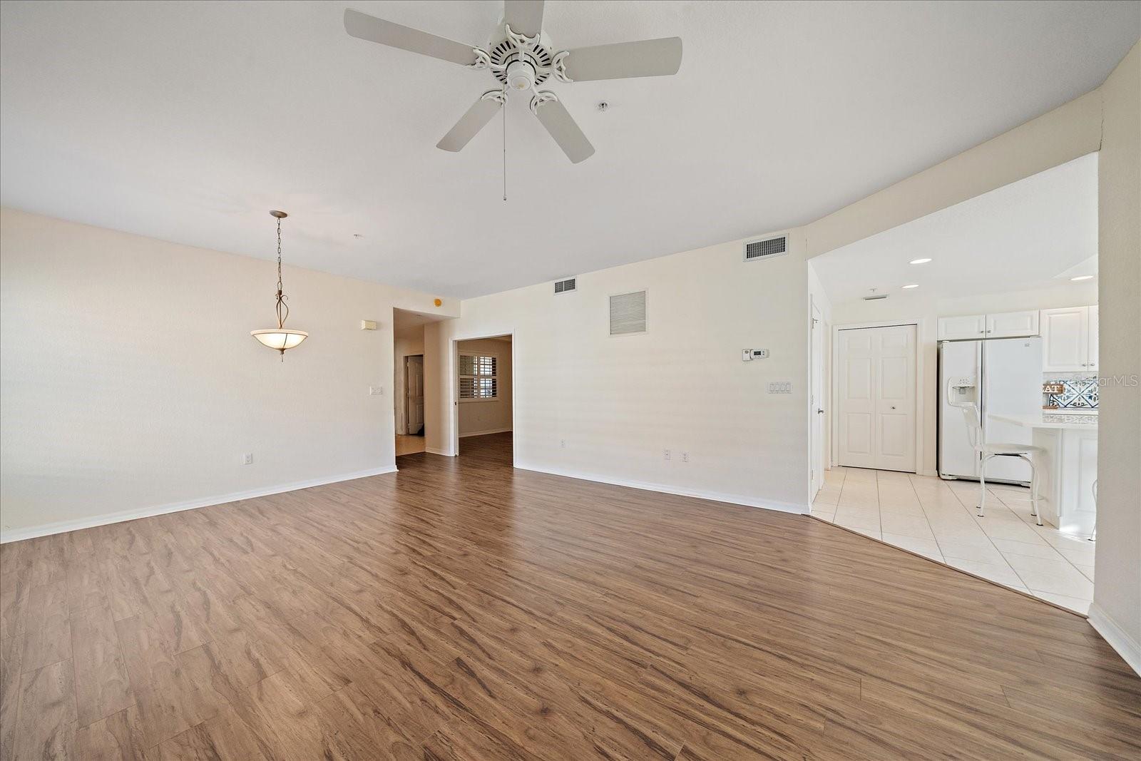 Image 7 of 50 For 6318 Grand Oak Circle 204