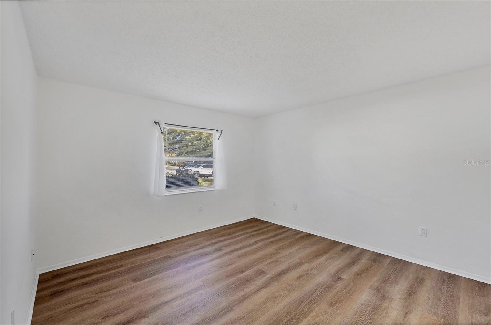 Image 13 of 31 For 3231 Beneva Road 103